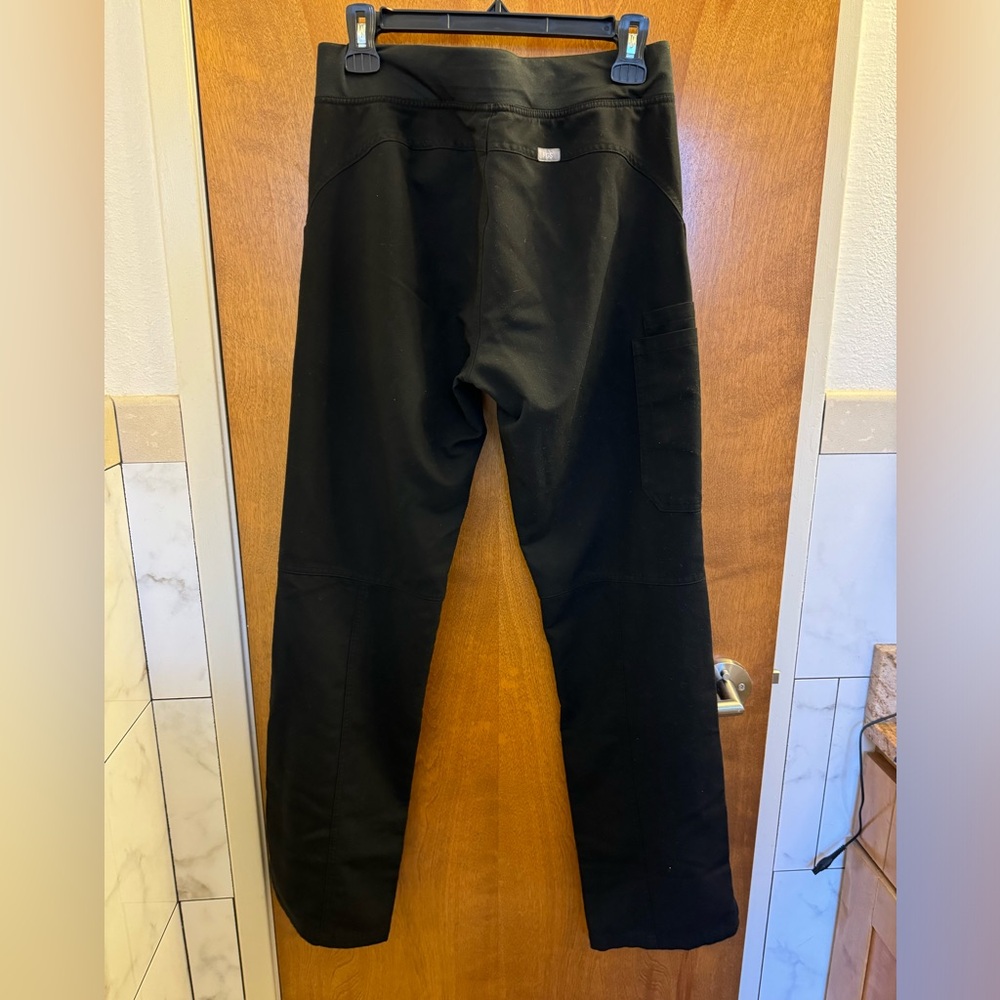 Black FIGS Kade cargo pants size small tall - Picture 8 of 9